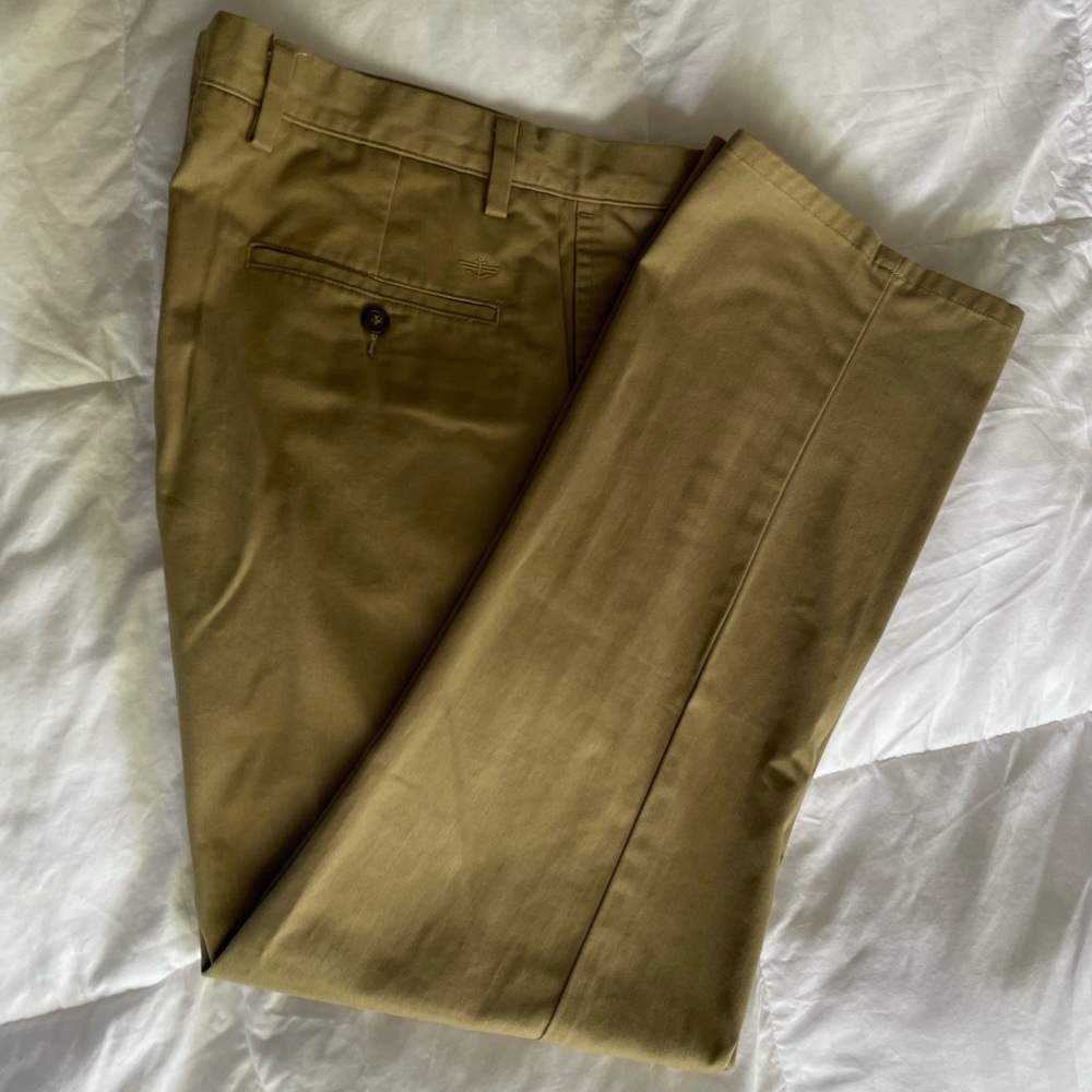 Dockers Men’s Straight Fit Pant in Khaki! Size 36/30 Like New.